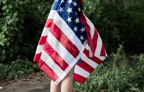 Woman awaits verdict of defense against removal in her case in the United States