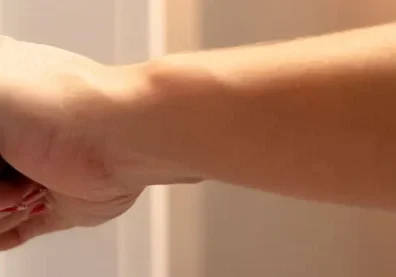 Steps to follow if ICE agents come to your home